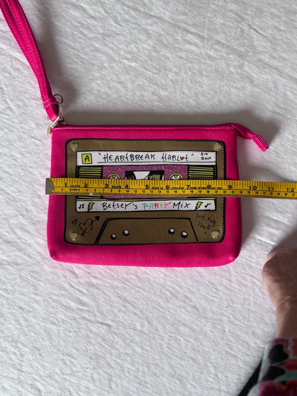Betsey Johnson Heartbreak Harlot Wristlet Bright Pink - Picture 6 of 8